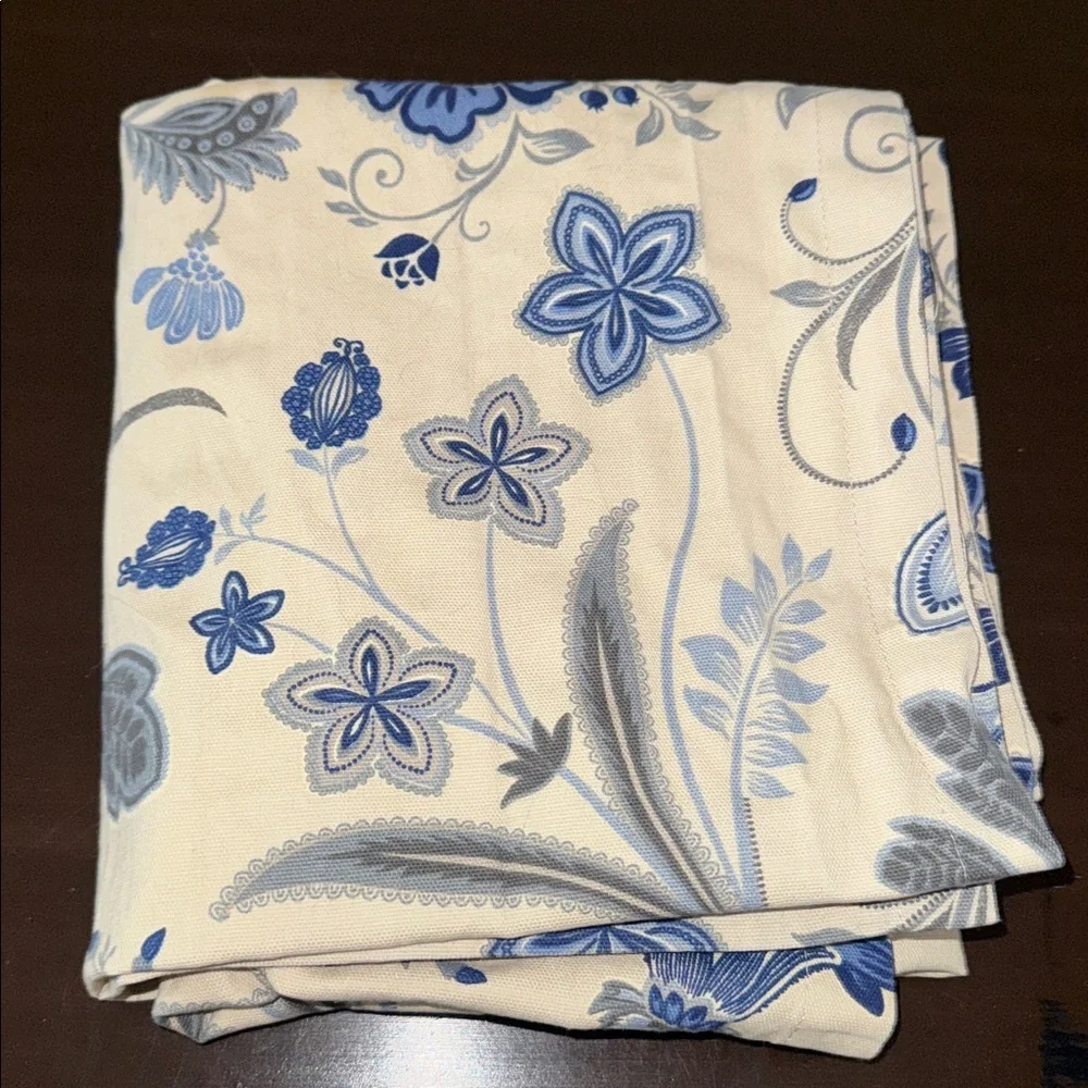 Plow & Hearth 92337-BL Jacobean Thermalogic Grommet-Top Curtain, Blue